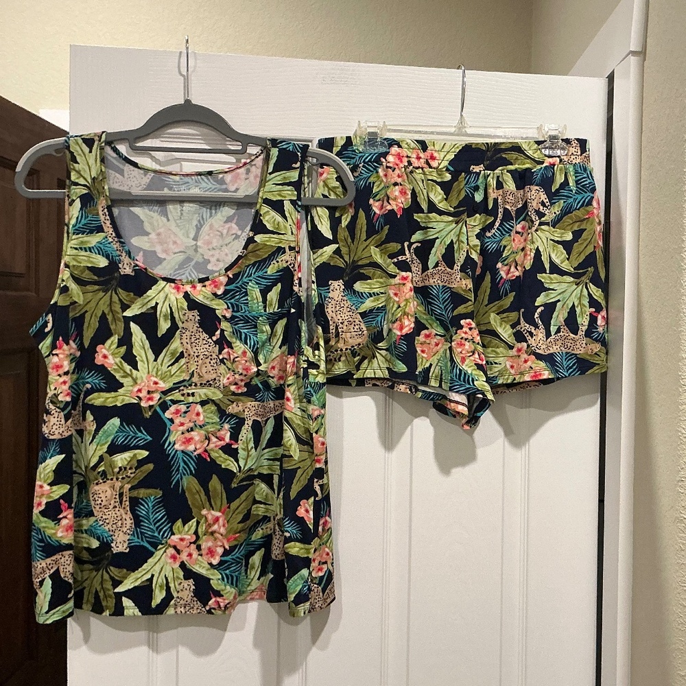 NWOT (set 2 of 2) Ambrielle Sleep Set Lounge Wear Animal Tropical Large